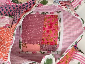 กระเป๋าผ้าคอตตอนบุผ้าคอตตอนลายดอกไม้สุดหรูมีซิปสำหรับวันหยุดสุดสัปดาห์เดินทางลายกุหลาบมือเป็นมิตรต่อสิ่งแวดล้อมความจุขนาดใหญ่ทนทาน - Product Image 4