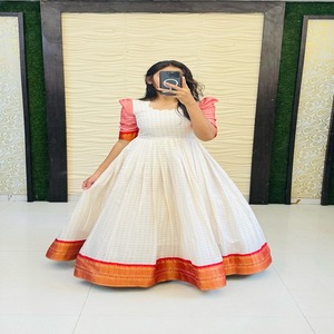 ผ้าไหมผ้าฝ้ายพร้อมชุดผ้าแจ็คการ์ดชายแดนผู้ผลิตและผู้จัดจำหน่ายจาก surat - Product Image 1