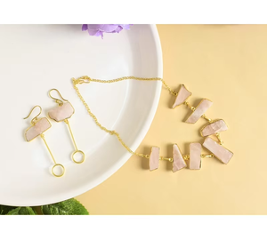 Collar Clásico de Mujer con Brillo Rosado, con un Encanto de Piedra Preciosa Rosa Brillante, Perfecto para Eventos Nocturnos y Estilo de Moda - Product Image 5