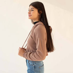 Sweat à capuche court pour femme personnalisé, pull décontracté, sweat à capuche oversize court avec logo sur le devant, tissu tricoté d'hiver, conception OEM - Product Image 4