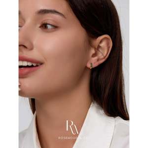 Orecchini a perno delicati in oro vermeil con serpente verde, orecchini a cerchio a forma di serpente ipoallergenici con pavé, regalo per lei - Product Image 3