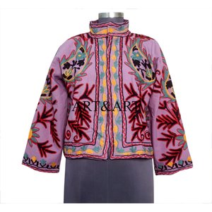 Chaqueta Corta Acolchada 100% Algodón, Bordada a Mano con Diseño Suzani, Estilo Boho, Clásica, Elegante y Ecológica para Mujer - Product Image 4