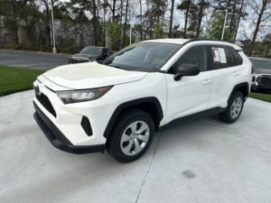 Toyota RAV4 LE V4 2.5L FWD 2021 Usado en Buen Estado - Product Image 3