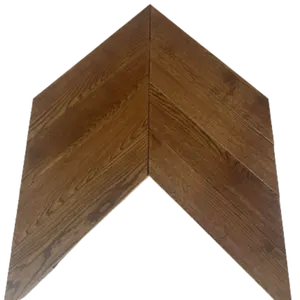 45度和60度切割的橡木镶木地板。该产品在阿塞拜疆是现成的，并以所需的颜色定做。它