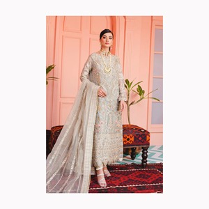 Vestido de diseñador Material Sharara Color amarillo Diseñador paquistaní Colección de vestidos de novia Traje Sharara con Kameez largo 2024 - Product Image 4