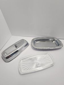 Beurrier en métal au design martelé avec poignée décorative et couvercle hermétique, parfait pour servir le beurre sur la table à manger - Product Image 4
