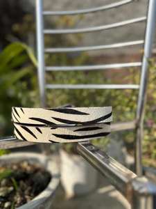 Ceinture artisanale durable en cuir blanc vieilli avec boucle en acier robuste et design western - Product Image 2