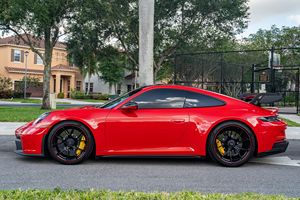 2024 911 GT3, Transmisión Manual de 6 Velocidades, Motor Flat-6 de 502 hp, Color Rojo Guardia, Sin Modificar - Product Image 2