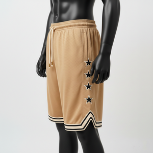 Shorts de basket-ball pour hommes en tissu mesh premium beige crème avec rayures noires et panneaux étoilés, broderie personnalisée et logo imprimé. - Product Image 3