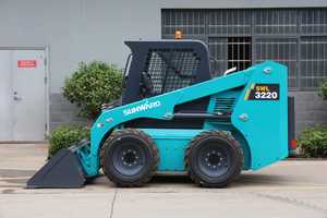 Cargadora Compacta SW SWL3220 con Ruedas Azules, Cucharón Frontal, Motor Diésel, para Manejo de Materiales de Construcción - Product Image 1