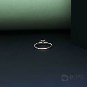 โซลิแทร์0.60CT ที่ดีที่สุดพร้อมเพชรขนาดเล็กสำหรับงานแต่งงานและหมั้นใน18kt ทองชั้นดีของขวัญที่เหมาะและเหมาะสำหรับงานเลี้ยง - Product Image 4