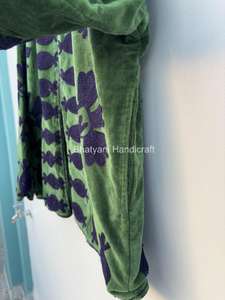 Veste d'hiver en velours brodé Suzani à la main veste courte Suzani pour femmes veste matelassée courte taille libre - Product Image 4