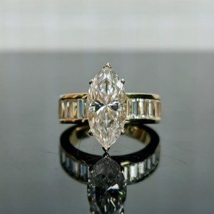 Anillo de Compromiso con Diamante Cultivado en Laboratorio, Corte Marquesa, 2.60 CTW, VS1, con Banda de Baguette, Certificado IGI, Anillo de Boda para Mujer, Joyería para Fiestas - Product Image 1