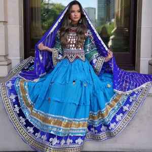 Robe en dentelle moderne pour femmes afghani avec broderie florale élégante et tissu traditionnel pour les célébrations festives - Product Image 2