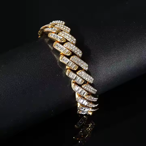 Bracelet en argent 925 avec diamant moissanite, bijoux en argent exquis mettant en valeur des accents de pierres brillantes et des détails lisses - Product Image 2