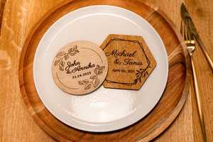 Posavasos de regalo de boda de lujo en resina y madera con detalles de piedra perfecto para celebraciones premium y ocasiones memorables - Product Image 3
