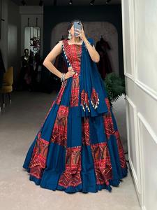 Dernière tenue de créateur meilleur pur coton Lehenga Choli & Dupatta avec plaine et imprimé et feuille de travail fournisseur en gros pour la vente - Product Image 2