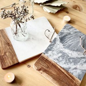 Plateau de service durable en marbre et bois avec base en bois massif, personnalisable pour une décoration et une présentation de style campagnard - Product Image 2