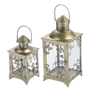 Lanterne en métal de style baroque Lanterne de ferme finie en laiton antique pour porche de fête - Product Image 1