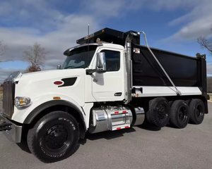 Camión Volquete Usado Económico 2024 2023 2022 Peterbilt 567 de Tres Ejes, 510HP, Automático de 6 Velocidades - Product Image 2