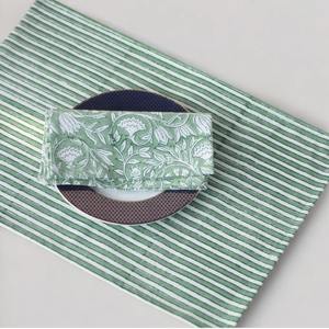 แผ่นรองจานผ้าฝ้ายพิมพ์ลายด้วยมือหลากสีสัน พร้อมระบาย  แผ่นรองจานผ้าฝ้ายพิมพ์ลายดอกไม้หลากสีสันสำหรับตกแต่ง - Product Image 1