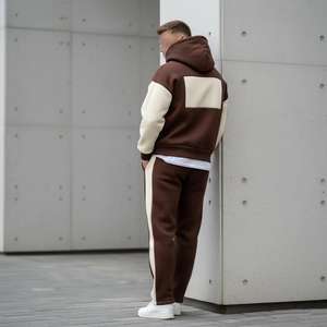 Ensemble de survêtement deux pièces en coton pour homme tendance avec sweat à capuche imprimé et pantalon de jogging pour un style décontracté de rue - Product Image 2