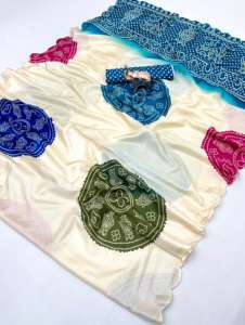 Saree in Seta Bandhani con Bordo Lavorato su Entrambi i Lati e Design Elaborato per Donne - Product Image 6