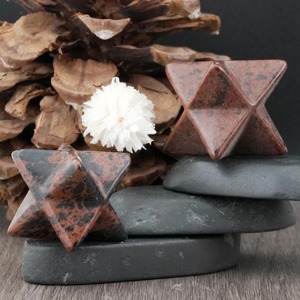 Vente chaude MUNTAHA AGATE 40-50mm Étoiles Merkaba en obsidienne acajou, pierre précieuse de quartz en gros, sculptée, toucher réel, Feng Shui - Product Image 2