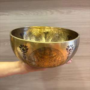 Bol sonore en métal bronze de style traditionnel artisanal pour la pratique quotidienne de l'alignement des chakras bouddhistes avec l'artisanat - Product Image 2