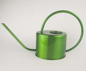 Botella de agua resistente de metal, diseñada para uso en exteriores, con estructura robusta y función de vertido fácil y suave. - Product Image 5