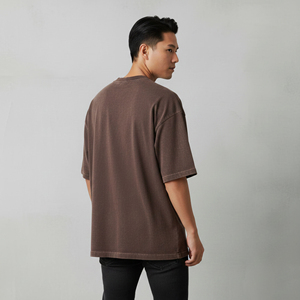 เสื้อยืดผู้ชายทรงหลวมไหล่ตก สไตล์ฮิปฮอป ผ้าคอตตอน 100% น้ำหนัก 210 GSM ผลิตโดย OEM  แบบ Heavyweight Worsted เป็นมิตรต่อสิ่งแวดล้อม แห้งเร็ว พิมพ์โลโก้ตามสั่ง - Product Image 2
