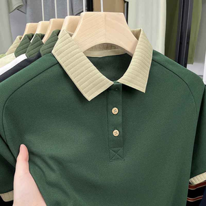Camiseta Polo Casual para Hombre, Diseño Moderno, Color Verde Loro con Cuello Bronceado, Color Negro Sólido, 100% Algodón de Alta Calidad - Product Image 1
