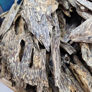 Trozo de madera de agar OEM: ¡Oud auténtico de Vietnam cultivado naturalmente para un aroma profundo! - Product Image 6