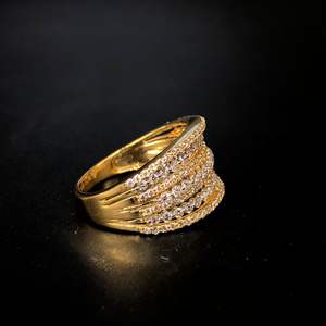 แหวนสุดทึ่งที่มีเพชรเจียระไนทรงกลมสวยงามห้าแถวเรียงด้วยทองคำ14K - Product Image 3