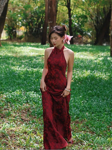 เดรสยาวทรงเอแบบผูกเอว คอ halter สีแดง ผ้าซาตินทอลายแจ็คการ์ด แขนกุด สไตล์ลำลอง ระบายอากาศได้ดี ผ้าโพลีเอสเตอร์ย้อมสีพื้น เอวธรรมชาติ - Product Image 1