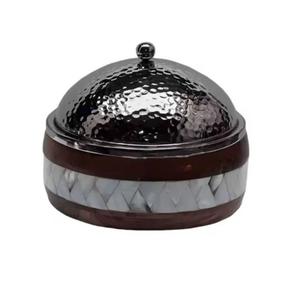 Vente en gros de casseroles rondes en métal nouveau design avec couvercle martelé de luxe - Product Image 2