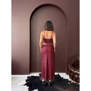 Robe de soirée longue à paillettes bordeaux Topshow - Product Image 1