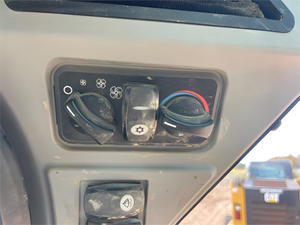 High Quality Skid Steer 2017 CATERPILLAR 242D Loader EPA Skid Steer with Diesel Engine Great Condition - Product Image 6