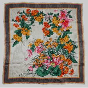 Pañuelo Cuadrado Hecho a Mano 100% Seda y Algodón para Mujer, Estilo Étnico Floral, Personalizado en Varios Colores, Tamaño Personalizado, Hecho a Mano para el Verano - Product Image 5
