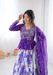 Lehenga Koti en faux georgette lourd avec impression numérique, travail de fil avec sequins, avec choli et dupatta en fil avec travail de sequins - Product Image 4