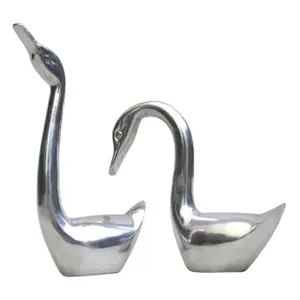 Argent plaqué nouveauté coulée d'aluminium métal canard ornements décor de bureau métal jouet artisanat prix de gros pour la décoration - Product Image 1