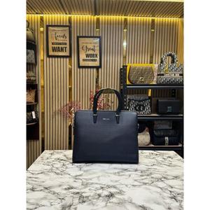 Bolso de cuero de diseñador de lujo para mujer Hecho a mano de cuero genuino Fabricante de fábrica para uso diario Disponible al mejor precio - Product Image 1