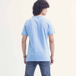 Camiseta de Streetwear con Serigrafía Personalizada para Hombre y Mujer con Impresión de Etiqueta en el Cuello Personalizada, Camisetas con Cuello en V de Próximo Nivel - Product Image 5