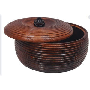 Casserole en bois dernier modèle faite à la main pour chapatis et tortillas, ustensiles de cuisine polyvalents au design personnalisé en vente - Product Image 1