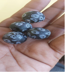 Perles de verre millefiori de couleur marron clair perles de fleur dans des tailles assorties pour les créateurs de bijoux africains. - Product Image 2