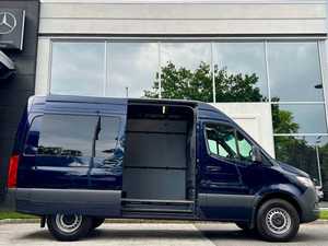 Furgoneta Diésel Sprinter 2024 Azul Metálico - Seminueva en Excelentes Condiciones, Volante a la Izquierda, Asientos Calefactables Oscuros, Neumáticos R18 - Product Image 2