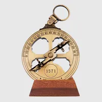 Astrolabe vintage de haute qualité en laiton antique, plaque de calendrier arabe, calendrier persan en laiton, horloge de table gravée, vintage persan