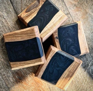 จานรองแก้วไม้วอลนัทอีพ็อกซี่เคลือบเงาสำหรับตกแต่งห้องรับประทานอาหารและห้องครัว - Product Image 3