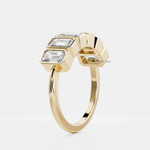 Alliance Moissanite en or jaune 14 carats avec pierres de taille émeraude 1.80 carats, ensemble de lunette, bague empilable demi-éternité pour un usage quotidien - Product Image 5