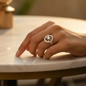 Cincin Perak 925 Berlapis Emas 14K dengan Zirkonia Kubik Potongan Zamrud Pola Geometris Gaya Romantis untuk Hadiah Janji untuk Wanita - Product Image 2